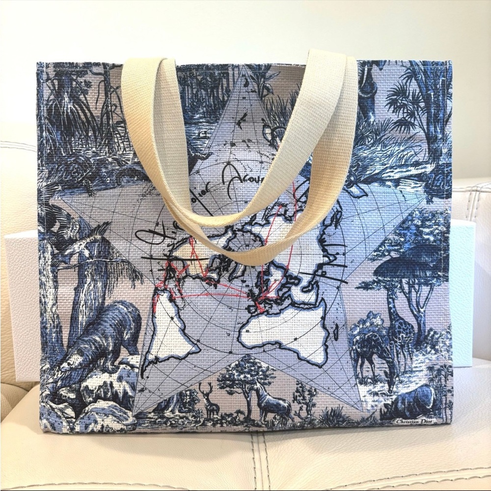 Dior Platinum Welcome Gift Tote Bag Beauty Bag Brand New‎